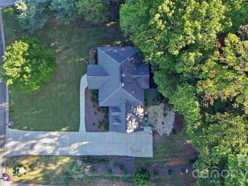 1121 Hillshire Meadow Drive, Matthews, NC 28105.  MLS# CAR4431907, YatesRealty ID 56761. 
