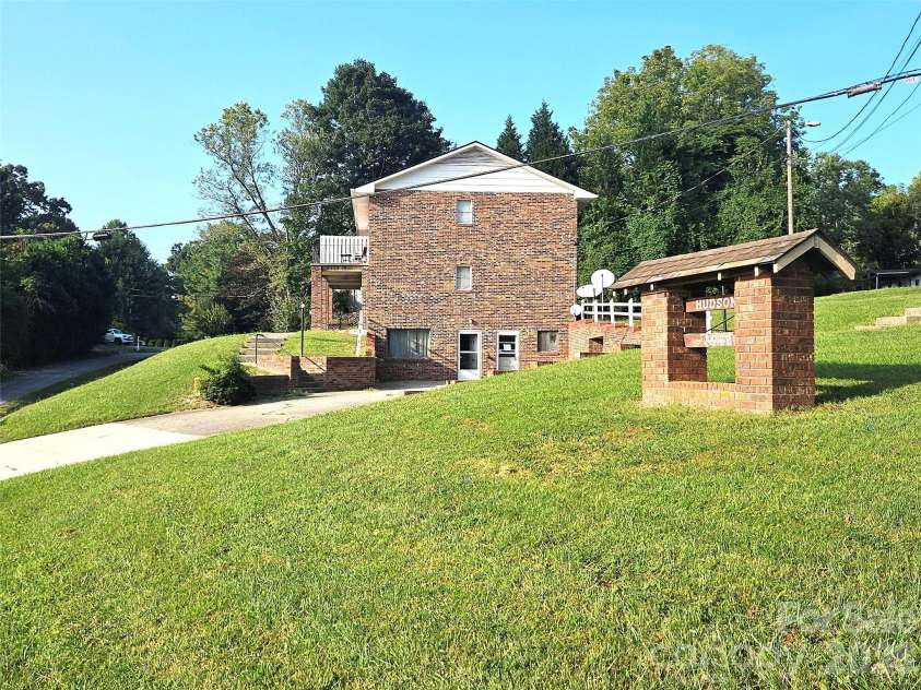 1906 Old Spartanburg Road, Hendersonville, NC 28792.  MLS# CAR4434991, YatesRealty ID 56762. 