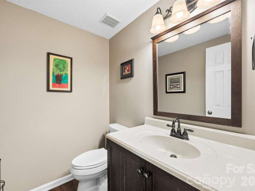 2112 Long Ridge Lane, Charlotte, NC 28214.  MLS# CAR4421277, YatesRealty ID 56764. Half bath