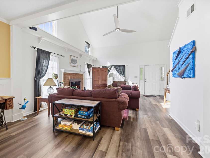 2112 Long Ridge Lane, Charlotte, NC 28214.  MLS# CAR4421277, YatesRealty ID 56764. Open floorplan