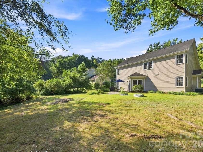 2112 Long Ridge Lane, Charlotte, NC 28214.  MLS# CAR4421277, YatesRealty ID 56764. Perfect for relaxing or entertaining
