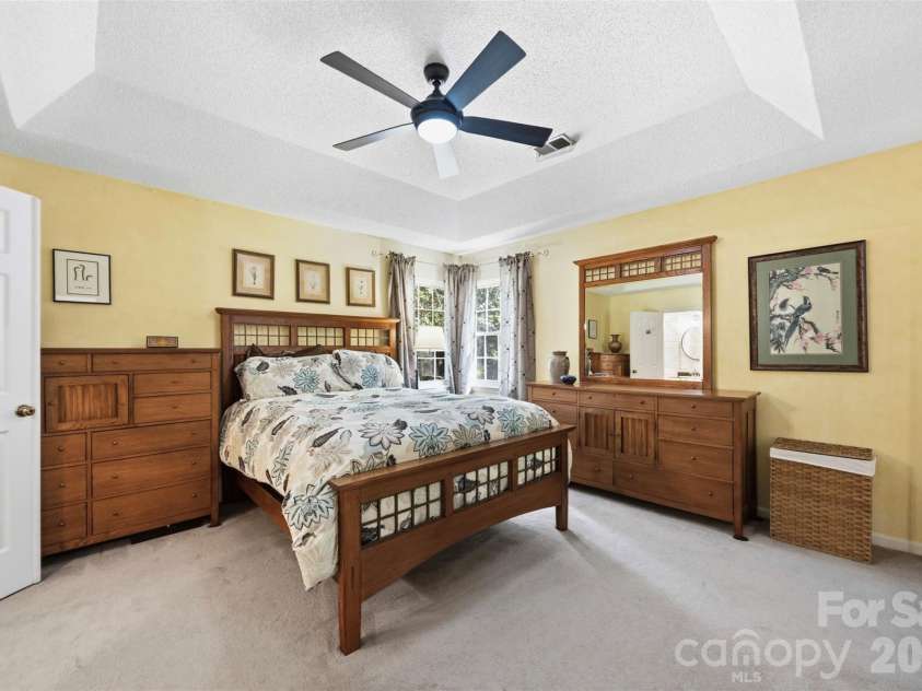 2112 Long Ridge Lane, Charlotte, NC 28214.  MLS# CAR4421277, YatesRealty ID 56764. Primary on Main Level