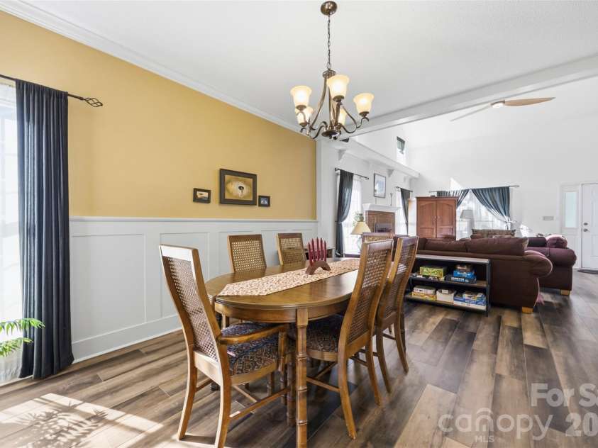 2112 Long Ridge Lane, Charlotte, NC 28214.  MLS# CAR4421277, YatesRealty ID 56764. Semi-formal dining room