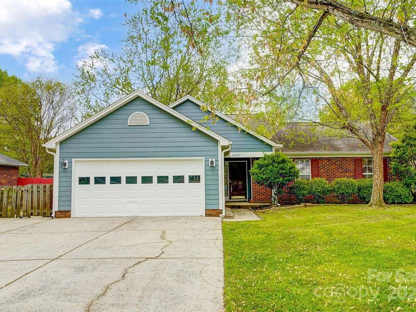 13417 Krislyn Woods Place, Charlotte, NC 28278.  MLS# CAR4243996, YatesRealty ID 5677. 