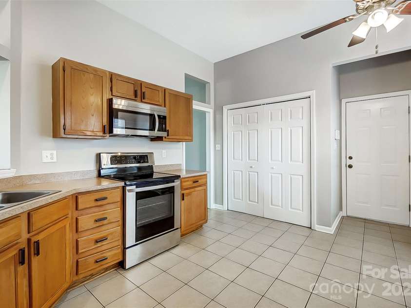 13417 Krislyn Woods Place, Charlotte, NC 28278.  MLS# CAR4243996, YatesRealty ID 5677. 