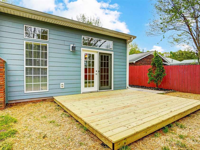 13417 Krislyn Woods Place, Charlotte, NC 28278.  MLS# CAR4243996, YatesRealty ID 5677. 