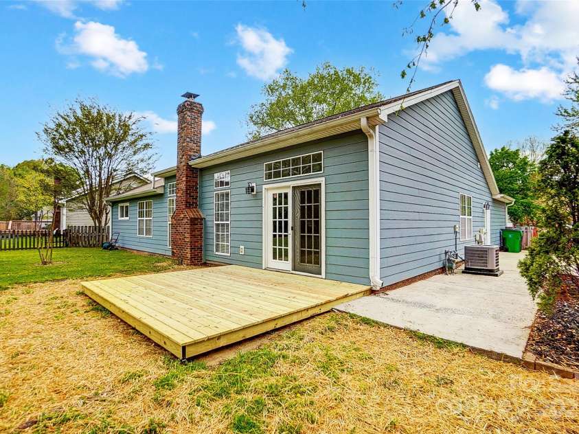 13417 Krislyn Woods Place, Charlotte, NC 28278.  MLS# CAR4243996, YatesRealty ID 5677. 