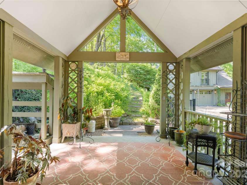 362 Wonderland Trail, Blowing Rock, NC 28605.  MLS# CAR4260759, YatesRealty ID 5677. 