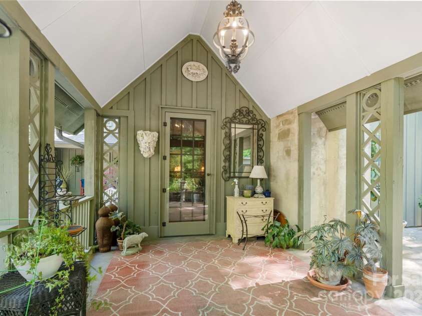 362 Wonderland Trail, Blowing Rock, NC 28605.  MLS# CAR4260759, YatesRealty ID 5677. 