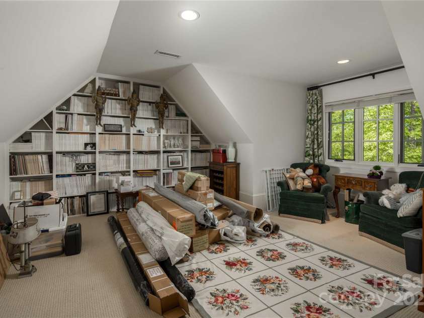 362 Wonderland Trail, Blowing Rock, NC 28605.  MLS# CAR4260759, YatesRealty ID 5677. 