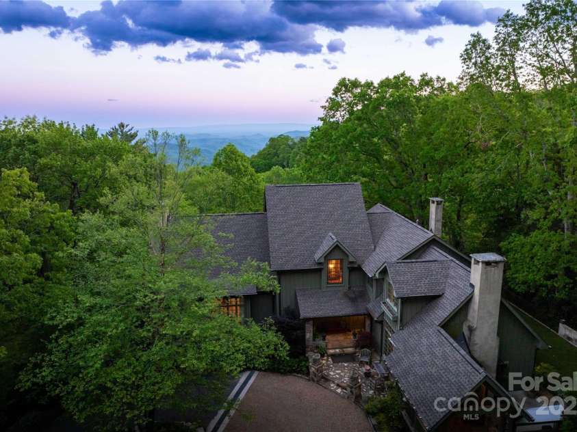 362 Wonderland Trail, Blowing Rock, NC 28605.  MLS# CAR4260759, YatesRealty ID 5677. 