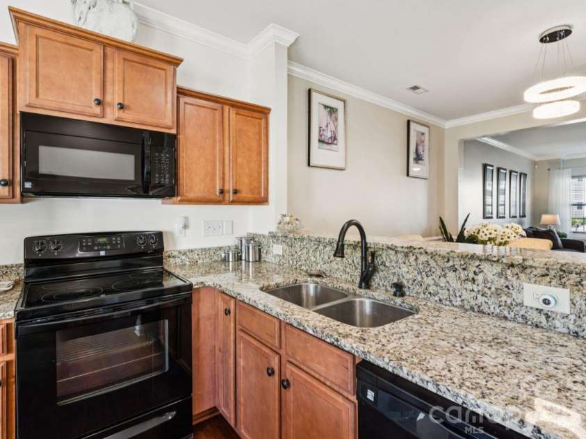 248 Halton Crossing Drive, Concord, NC 28027.  MLS# CAR4434667, YatesRealty ID 56772. Open Kitchen