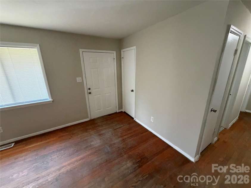 205 Glenrock Drive, Charlotte, NC 28217.  MLS# CAR4434995, YatesRealty ID 56778. 