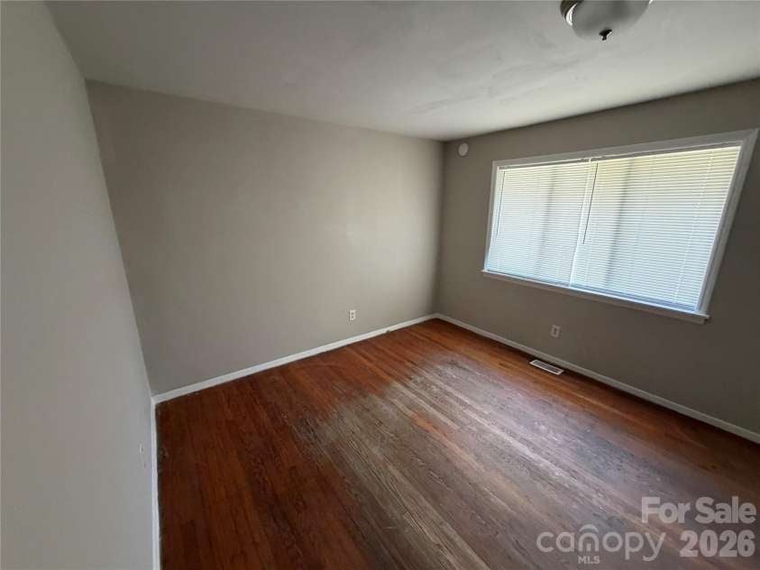 205 Glenrock Drive, Charlotte, NC 28217.  MLS# CAR4434995, YatesRealty ID 56778. 
