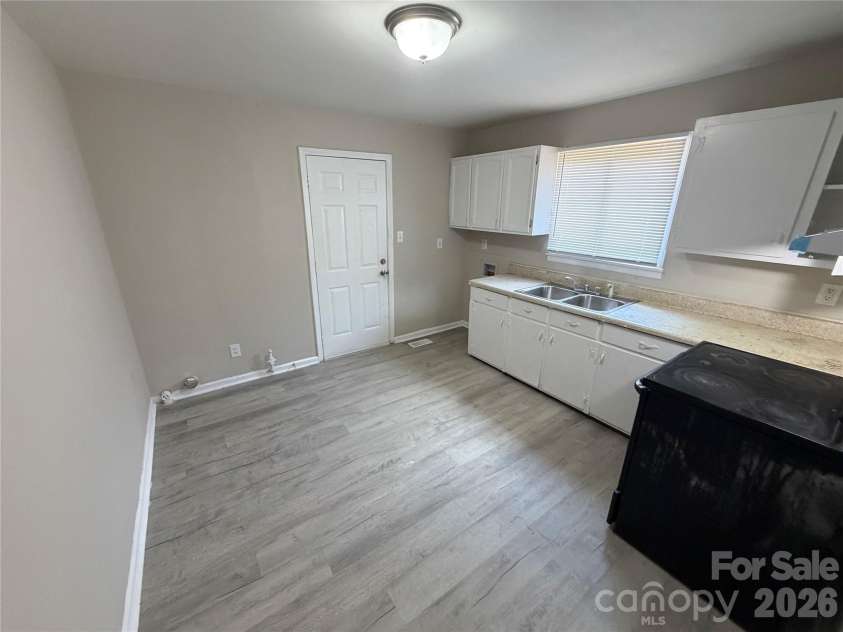 205 Glenrock Drive, Charlotte, NC 28217.  MLS# CAR4434995, YatesRealty ID 56778. 