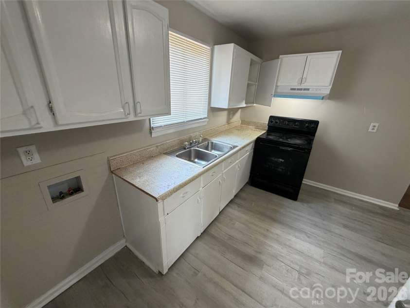 205 Glenrock Drive, Charlotte, NC 28217.  MLS# CAR4434995, YatesRealty ID 56778. 