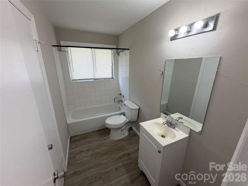 205 Glenrock Drive, Charlotte, NC 28217.  MLS# CAR4434995, YatesRealty ID 56778. 