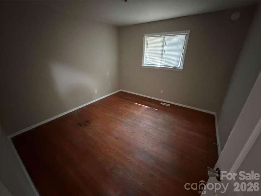 205 Glenrock Drive, Charlotte, NC 28217.  MLS# CAR4434995, YatesRealty ID 56778. 