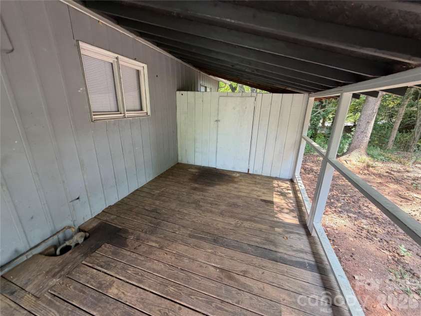 205 Glenrock Drive, Charlotte, NC 28217.  MLS# CAR4434995, YatesRealty ID 56778. 