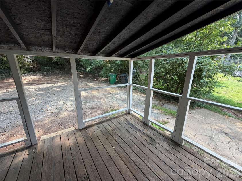 205 Glenrock Drive, Charlotte, NC 28217.  MLS# CAR4434995, YatesRealty ID 56778. 