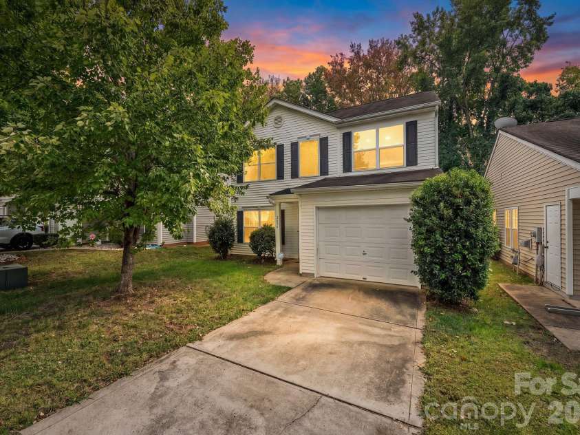 2636 Cochrane Drive, Charlotte, NC 28269.  MLS# CAR4434412, YatesRealty ID 56780. 