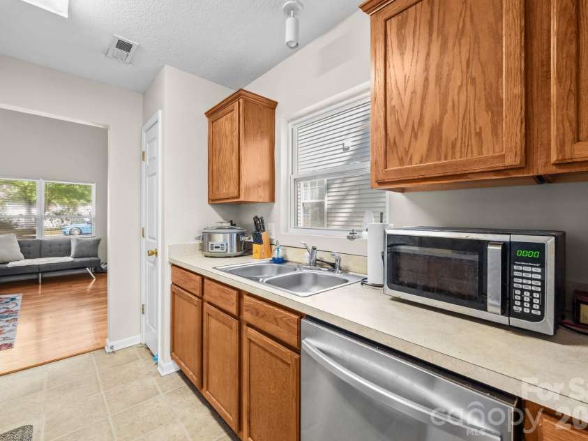 2636 Cochrane Drive, Charlotte, NC 28269.  MLS# CAR4434412, YatesRealty ID 56780. 