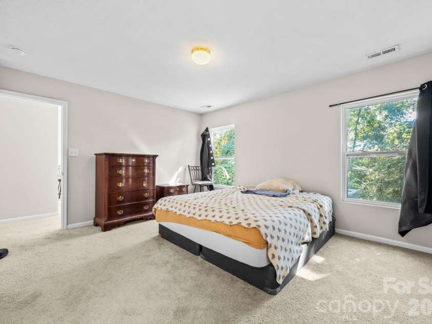 2636 Cochrane Drive, Charlotte, NC 28269.  MLS# CAR4434412, YatesRealty ID 56780. 