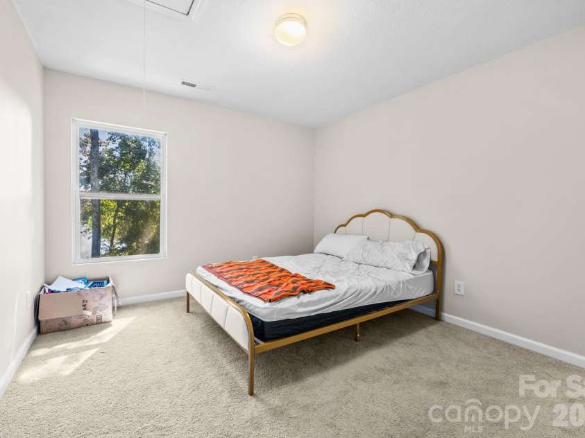 2636 Cochrane Drive, Charlotte, NC 28269.  MLS# CAR4434412, YatesRealty ID 56780. 