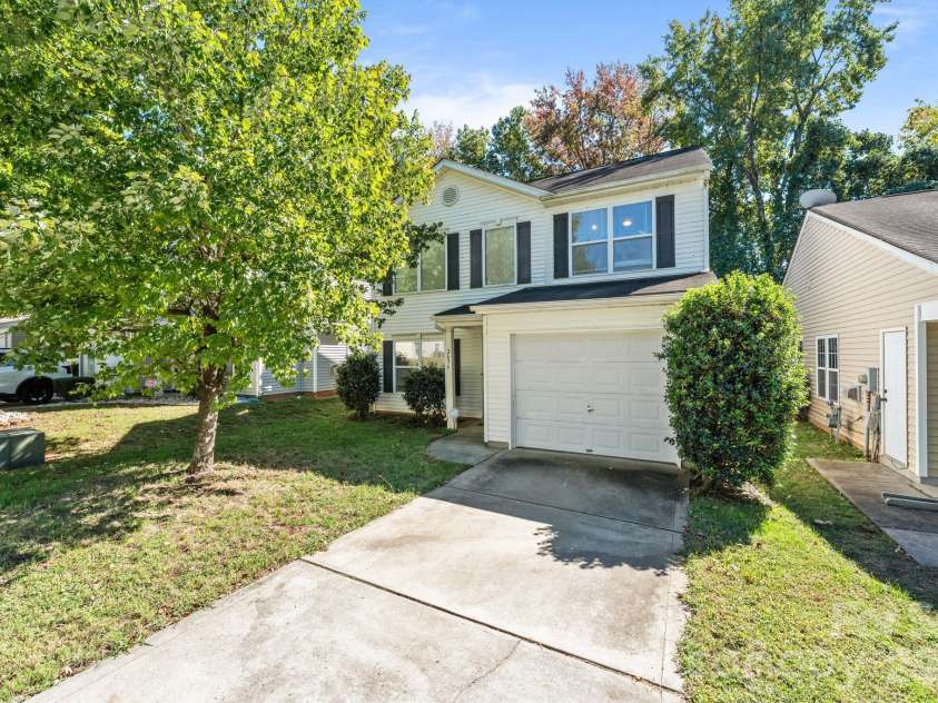 2636 Cochrane Drive, Charlotte, NC 28269.  MLS# CAR4434412, YatesRealty ID 56780. 