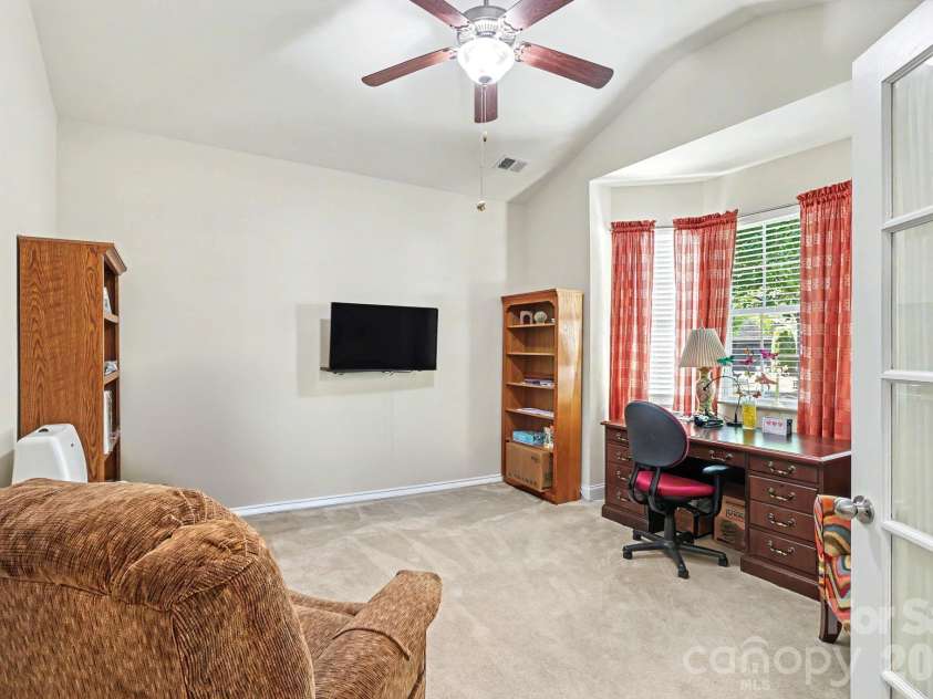 9025 Carneros Creek Road, Charlotte, NC 28214.  MLS# CAR4434594, YatesRealty ID 56781. Office Space