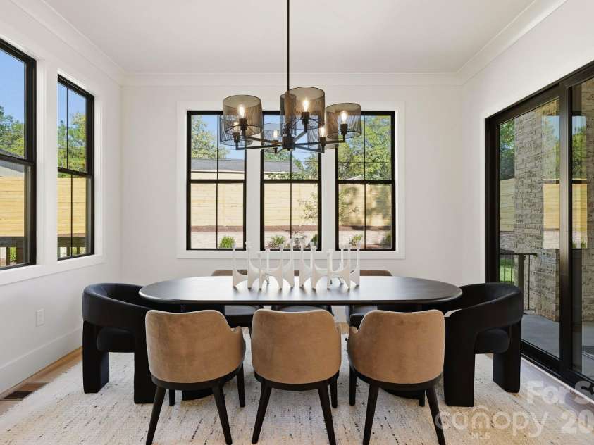 529 Kenlough Drive, Charlotte, NC 28209.  MLS# CAR4430028, YatesRealty ID 56782. Dining area