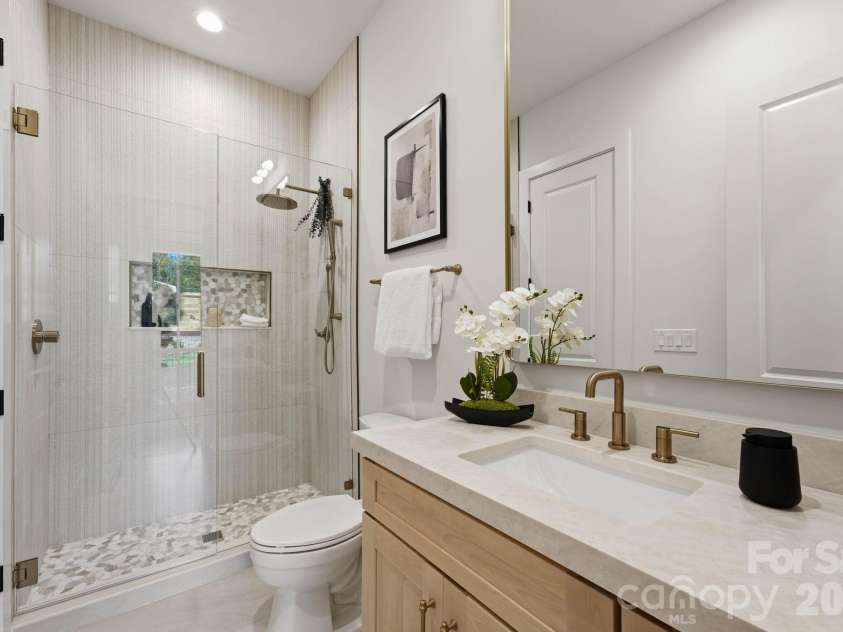 529 Kenlough Drive, Charlotte, NC 28209.  MLS# CAR4430028, YatesRealty ID 56782. Ensuite guest bath