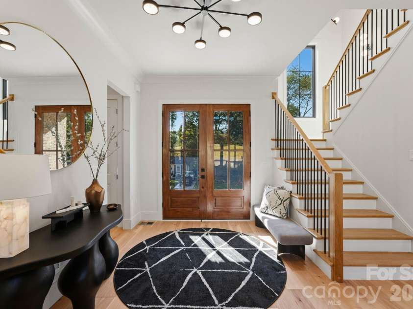 529 Kenlough Drive, Charlotte, NC 28209.  MLS# CAR4430028, YatesRealty ID 56782. Foyer