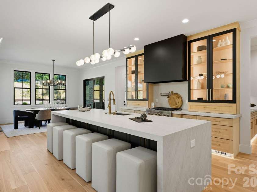 529 Kenlough Drive, Charlotte, NC 28209.  MLS# CAR4430028, YatesRealty ID 56782. Kitchen