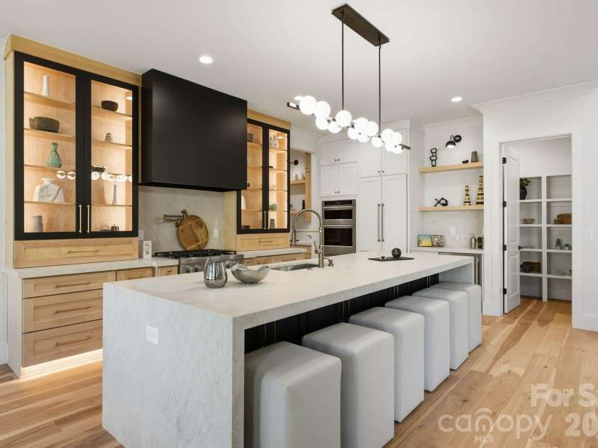 529 Kenlough Drive, Charlotte, NC 28209.  MLS# CAR4430028, YatesRealty ID 56782. Kitchen