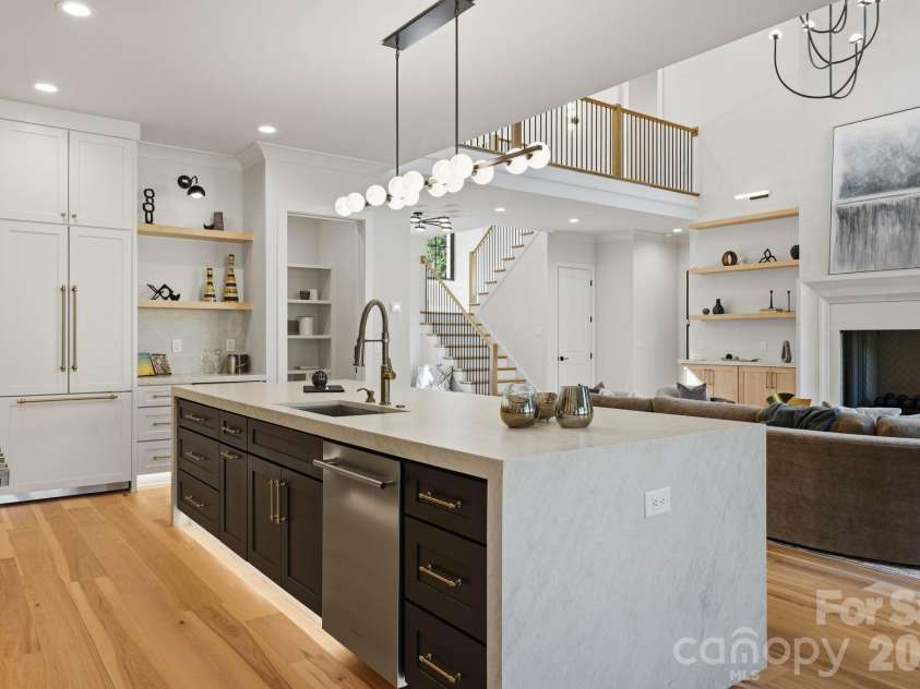 529 Kenlough Drive, Charlotte, NC 28209.  MLS# CAR4430028, YatesRealty ID 56782. Kitchen