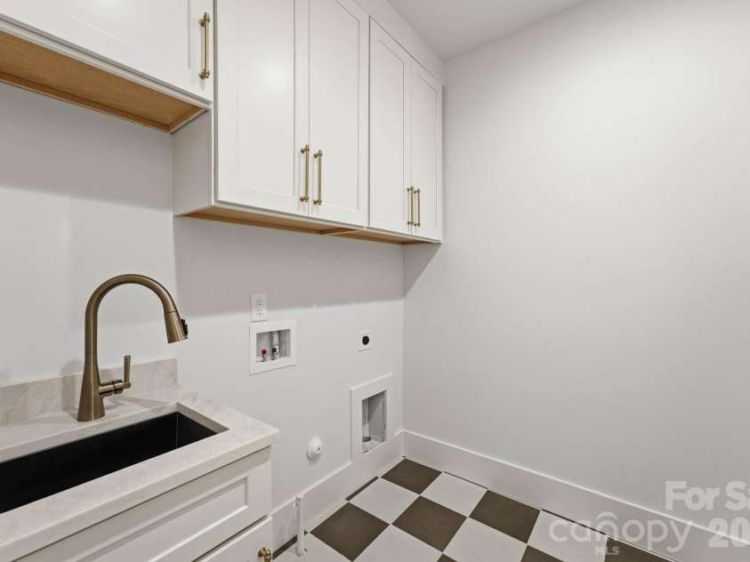 529 Kenlough Drive, Charlotte, NC 28209.  MLS# CAR4430028, YatesRealty ID 56782. Laundry room (upper level)
