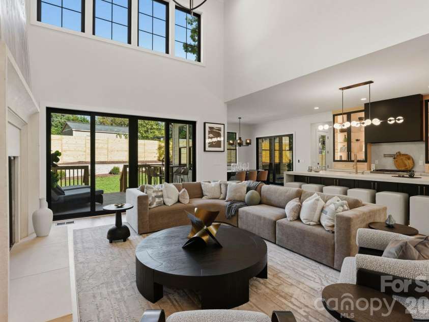 529 Kenlough Drive, Charlotte, NC 28209.  MLS# CAR4430028, YatesRealty ID 56782. Living room