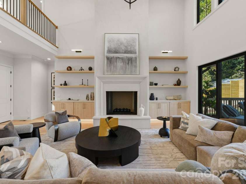 529 Kenlough Drive, Charlotte, NC 28209.  MLS# CAR4430028, YatesRealty ID 56782. Living room