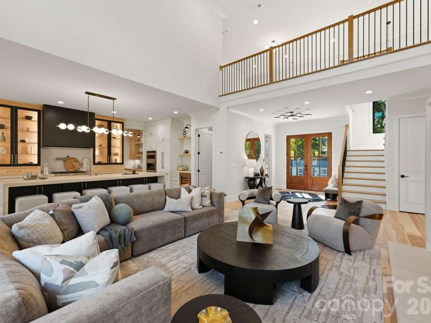 529 Kenlough Drive, Charlotte, NC 28209.  MLS# CAR4430028, YatesRealty ID 56782. Open concept main living area