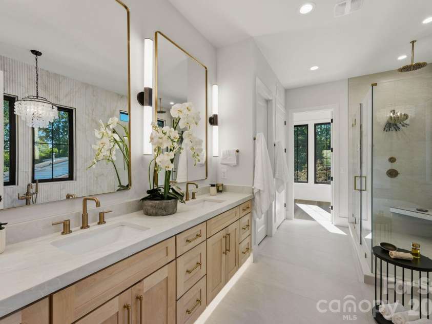 529 Kenlough Drive, Charlotte, NC 28209.  MLS# CAR4430028, YatesRealty ID 56782. Primary bathroom