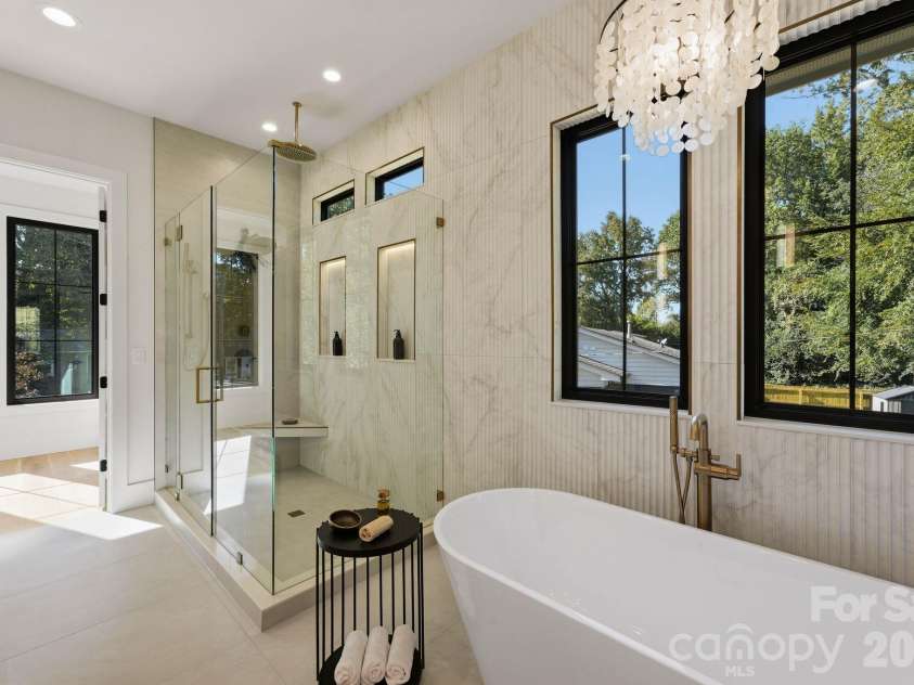 529 Kenlough Drive, Charlotte, NC 28209.  MLS# CAR4430028, YatesRealty ID 56782. Primary bathroom