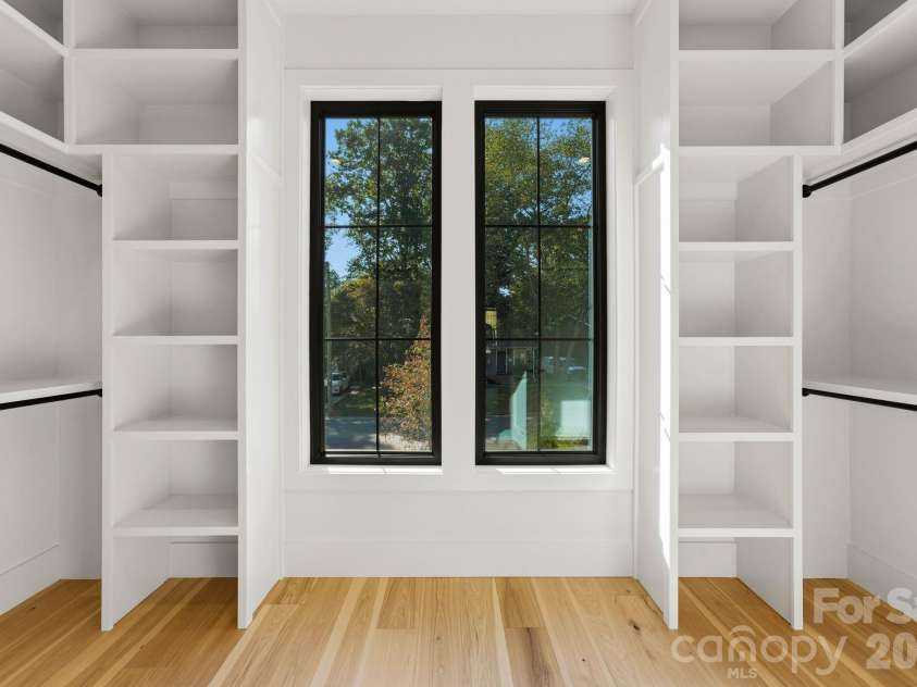 529 Kenlough Drive, Charlotte, NC 28209.  MLS# CAR4430028, YatesRealty ID 56782. Primary closet