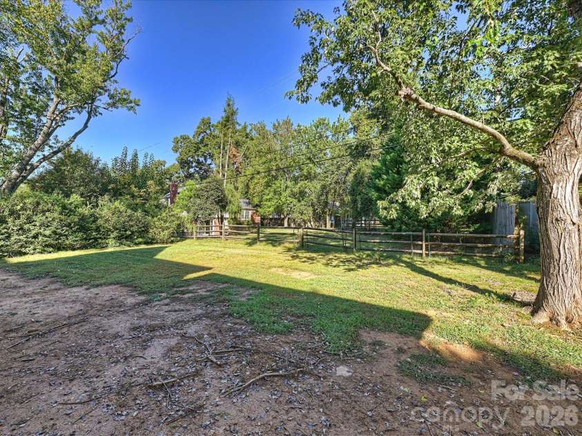 6509 Hazelton Drive, Charlotte, NC 28210.  MLS# CAR4431899, YatesRealty ID 56783. Backyard