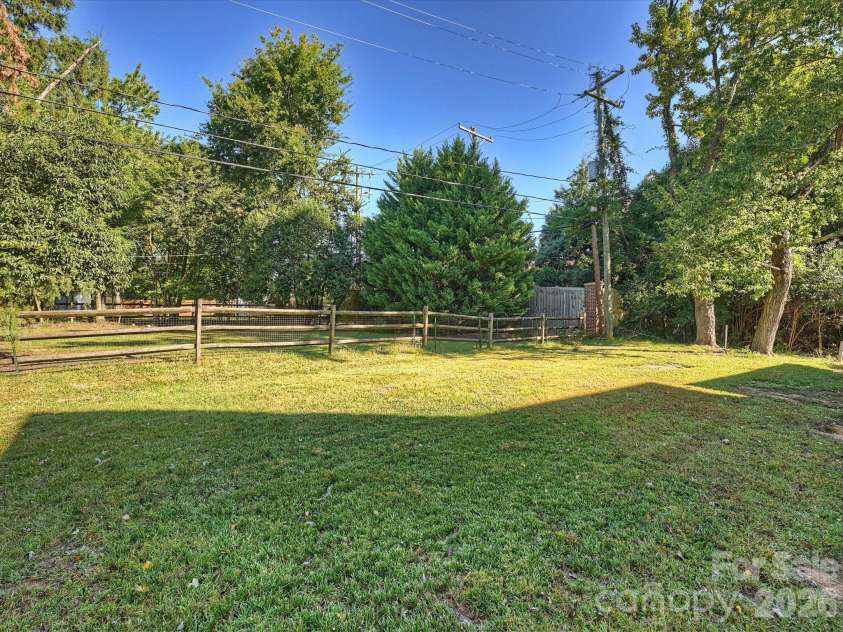 6509 Hazelton Drive, Charlotte, NC 28210.  MLS# CAR4431899, YatesRealty ID 56783. Backyard