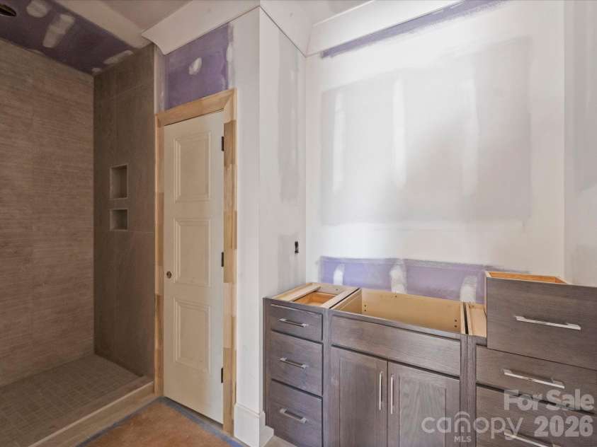 6509 Hazelton Drive, Charlotte, NC 28210.  MLS# CAR4431899, YatesRealty ID 56783. Bathroom attached to Bedroom 1 on Second Floor