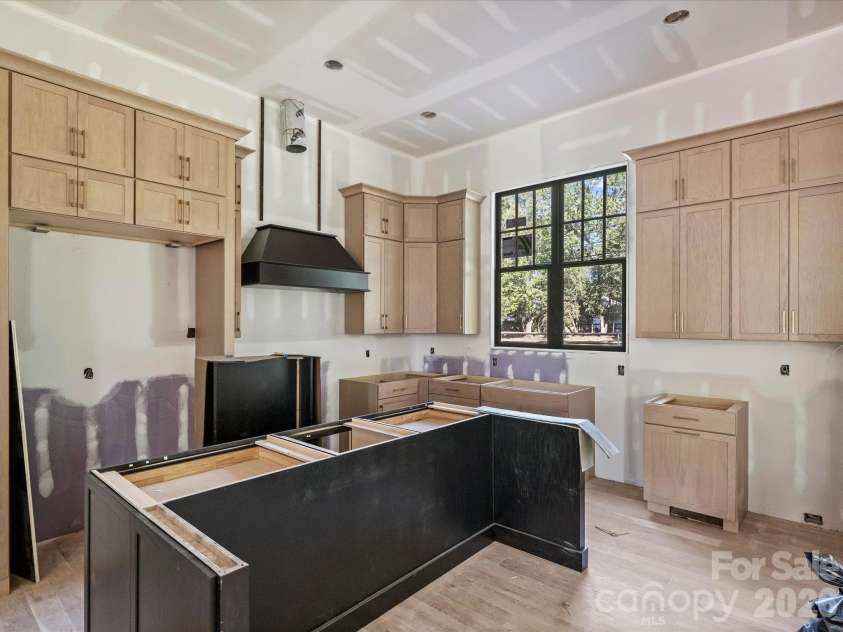 6509 Hazelton Drive, Charlotte, NC 28210.  MLS# CAR4431899, YatesRealty ID 56783. Kitchen