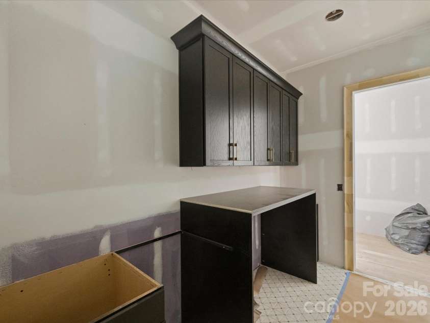 6509 Hazelton Drive, Charlotte, NC 28210.  MLS# CAR4431899, YatesRealty ID 56783. Laundry Room