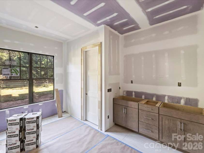 6509 Hazelton Drive, Charlotte, NC 28210.  MLS# CAR4431899, YatesRealty ID 56783. Primary Bathroom