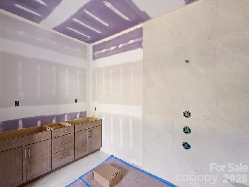 6509 Hazelton Drive, Charlotte, NC 28210.  MLS# CAR4431899, YatesRealty ID 56783. Primary Bathroom